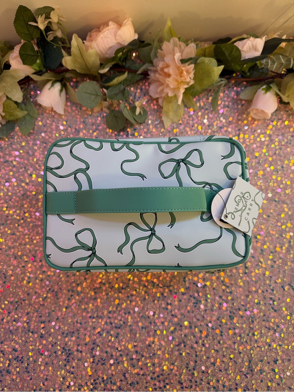 NWT Tender Love + Carry Travel Vanity Bag in “Green Bows” Pattern - Picture 5 of 12